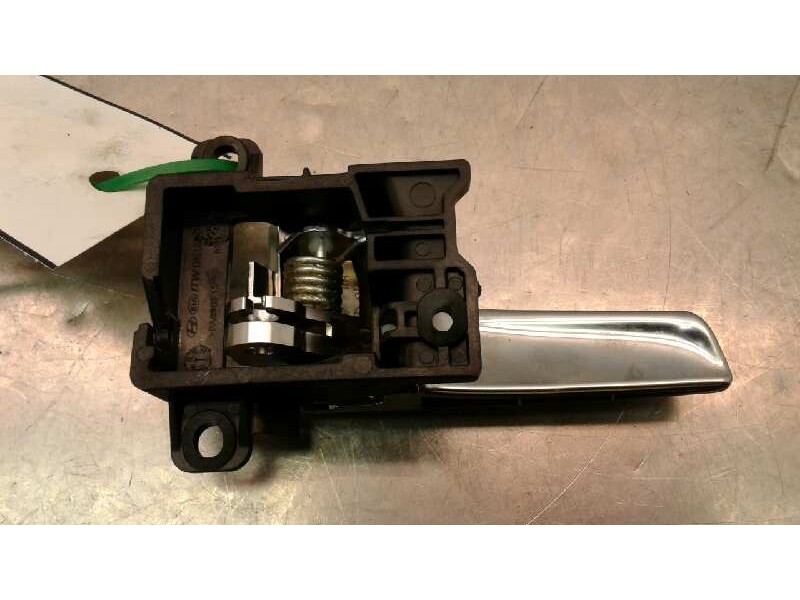 Recambio de maneta interior delantera derecha para kia venga drive referencia OEM IAM 826201P000  