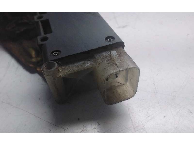 Recambio de cerradura puerta delantera derecha para opel corsa b eco referencia OEM IAM 90493702  