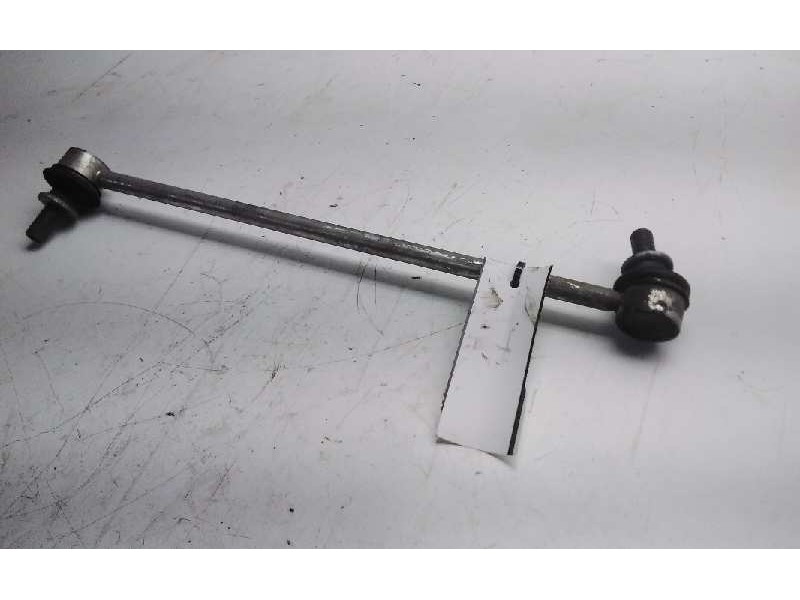 Recambio de bieleta estabilizadora delantera derecha para toyota auris hybrid active referencia OEM IAM 15315C  