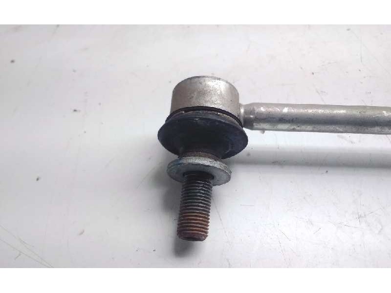 Recambio de bieleta estabilizadora delantera derecha para toyota auris hybrid active referencia OEM IAM 15315C  