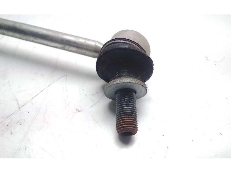 Recambio de bieleta estabilizadora delantera izquierda para toyota auris hybrid active referencia OEM IAM 15315C  