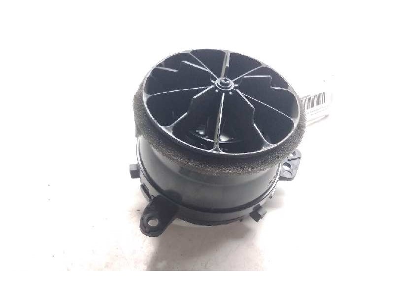 Recambio de aireador derecho para toyota auris hybrid active referencia OEM IAM 5556862280  