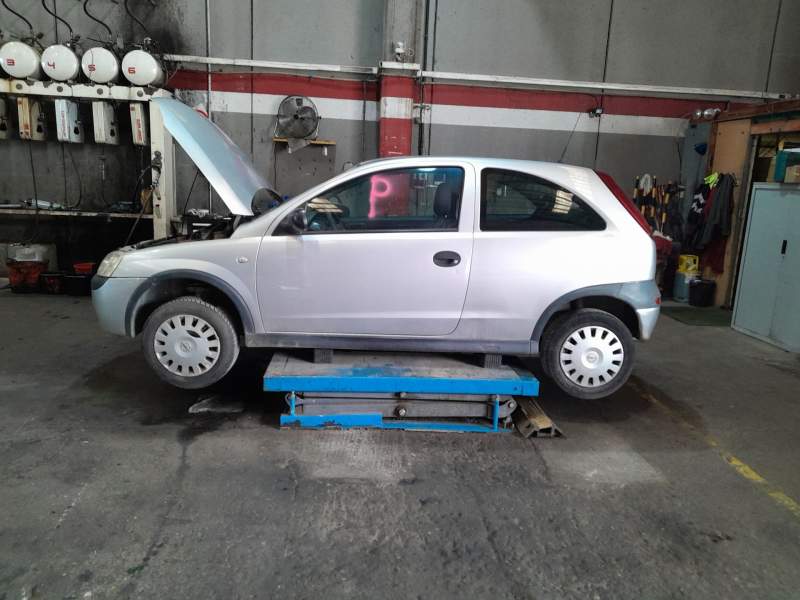 opel corsa c (x01) del año 2003