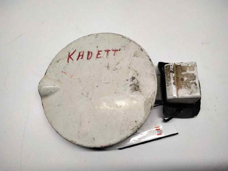 Recambio de tapa exterior combustible para opel kadett e cabriolet / combo referencia OEM IAM 90239068PA  