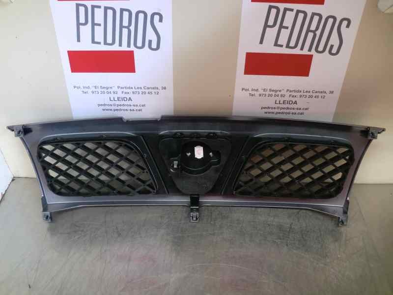 Recambio de rejilla delantera para nissan terrano/terrano.ii (r20) 2.7 turbodiesel referencia OEM IAM 1966I01 GRIS 
