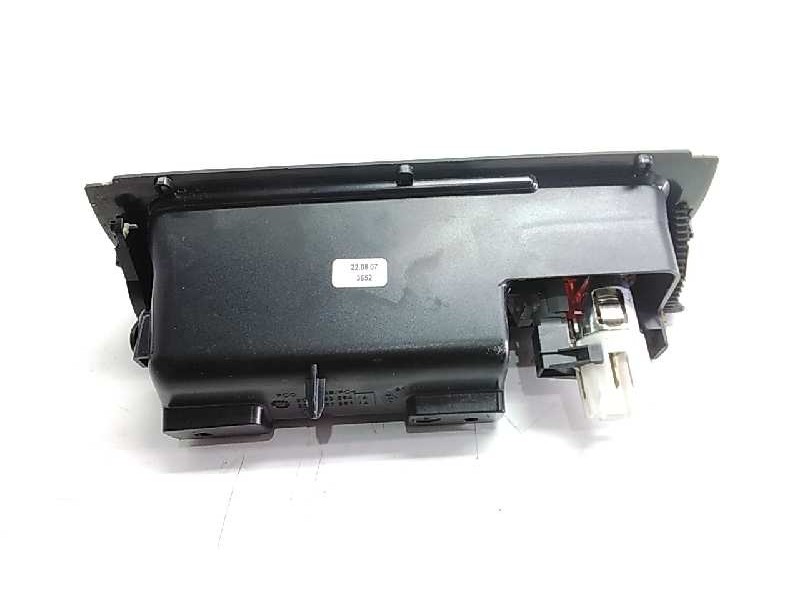Recambio de cenicero para volkswagen passat berlina (3c2) highline referencia OEM IAM 3C0863284A  