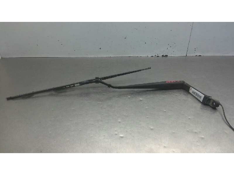 Recambio de brazo limpia delantero izquierdo para ssangyong rodius xdi referencia OEM IAM   