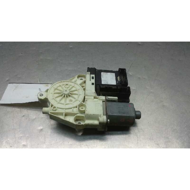 Recambio de motor elevalunas delantero derecho para audi a4 avant (8e) referencia OEM IAM E840311202  