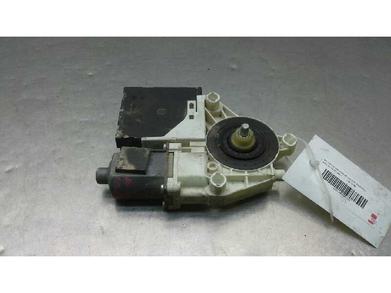 Recambio de motor elevalunas delantero derecho para audi a4 avant (8e) referencia OEM IAM E840311202  