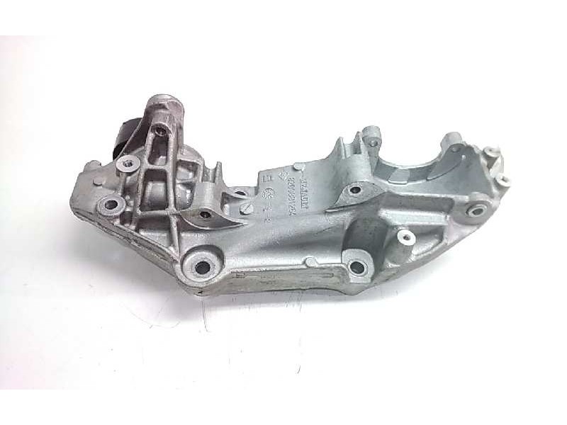 Recambio de soporte alternador para renault trafic caja cerrada (ab 4.01) 2.0 dci diesel cat referencia OEM IAM 8200881264 82009