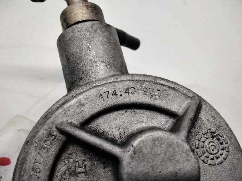 Recambio de depresor freno / bomba vacio para peugeot 205 berlina xad / xad multi referencia OEM IAM 174409TE PIERBURG 