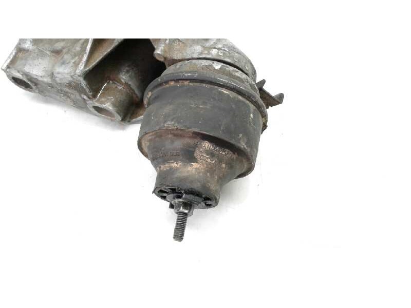Recambio de soporte motor derecho inferior para volkswagen passat berlina (3b3) comfortline referencia OEM IAM 4D0411336D  