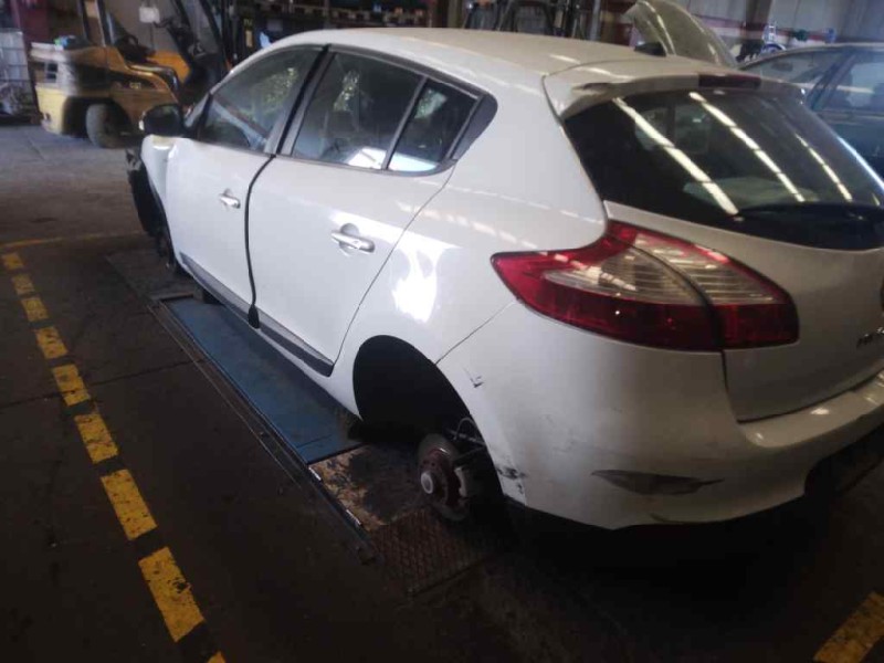 renault megane iii berlina 5 p del año 2010