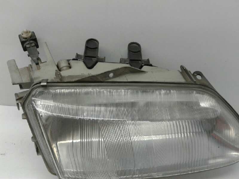 Recambio de faro derecho para renault laguna (b56) 2.0 rt (b56c/h/l) referencia OEM IAM 7701038262  