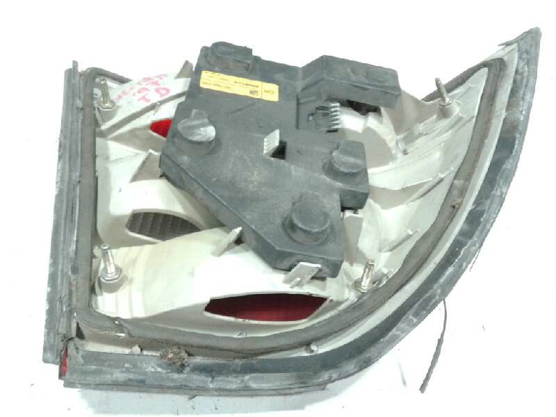 Recambio de piloto trasero derecho para opel vectra b berlina referencia OEM IAM   15222