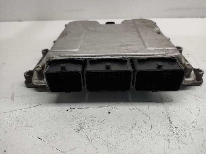 Recambio de centralita motor uce para opel vivaro furgón 2.7t corto referencia OEM IAM 0281010632  