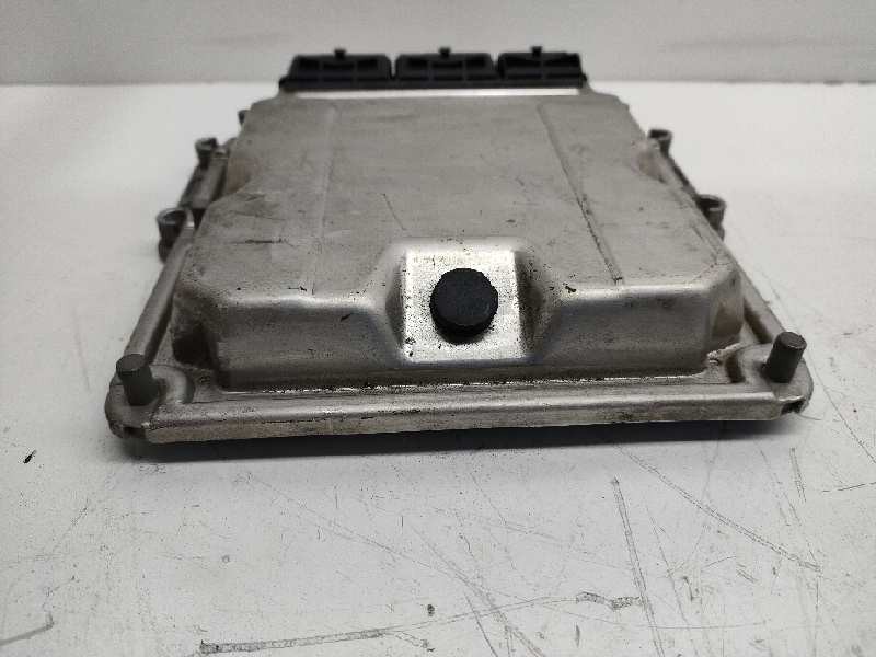 Recambio de centralita motor uce para opel vivaro furgón 2.7t corto referencia OEM IAM 0281010632  