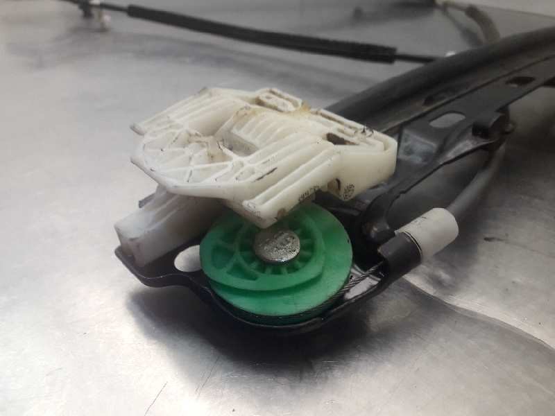 Recambio de elevalunas delantero izquierdo para bmw serie 1 berlina (e81/e87) 118d referencia OEM IAM 0130822226  