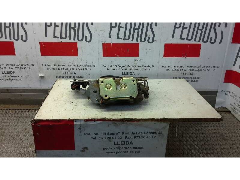 Recambio de cerradura puerta trasera izquierda para chrysler voyager (rg) 2.5 crd se grand voyager referencia OEM IAM 05019049AA