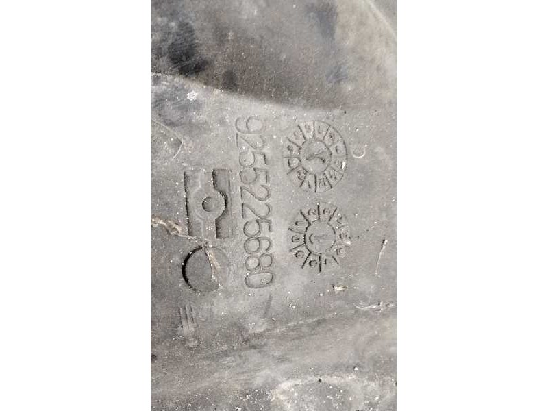 Recambio de deposito limpia para peugeot 205 berlina 1.1 referencia OEM IAM 9255225680  16952