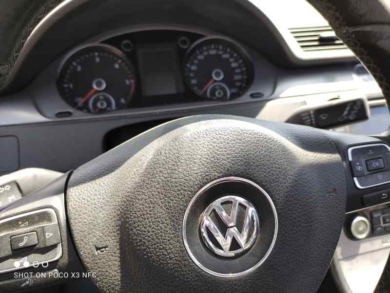 volkswagen passat variant (365) del año 2011