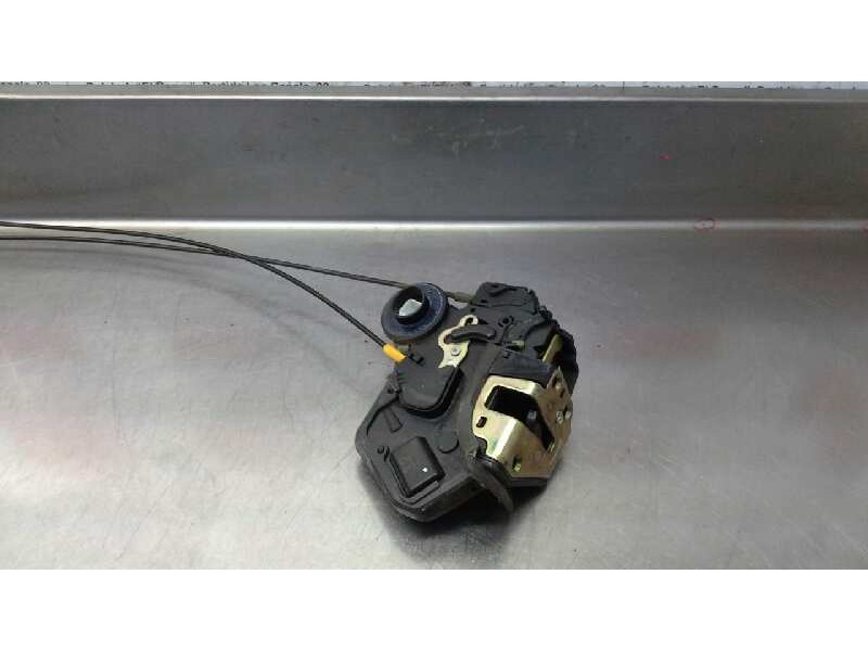 Recambio de cerradura puerta trasera izquierda para toyota corolla (e12) 1.6 linea luna berlina referencia OEM IAM 6906012350  