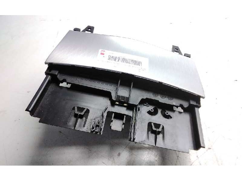 Recambio de cenicero para mercedes clase clk (w207) coupe 250 cdi blueefficiency (207.303) referencia OEM IAM A2046800179  