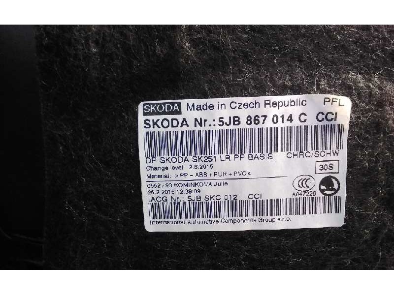 Recambio de guarnecido puerta delantera derecha para skoda rapid active referencia OEM IAM 5JB867014C  