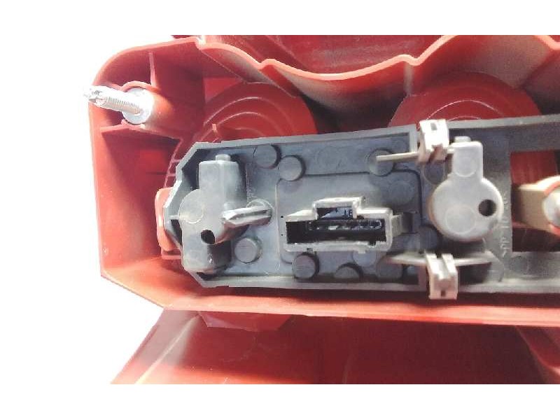 Recambio de piloto trasero derecho para peugeot 1007 sport referencia OEM IAM 6351V5  