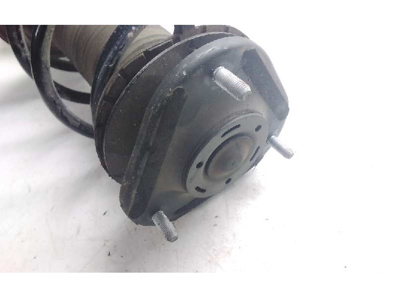 Recambio de amortiguador delantero derecho para toyota auris hybrid active referencia OEM IAM R497150707  