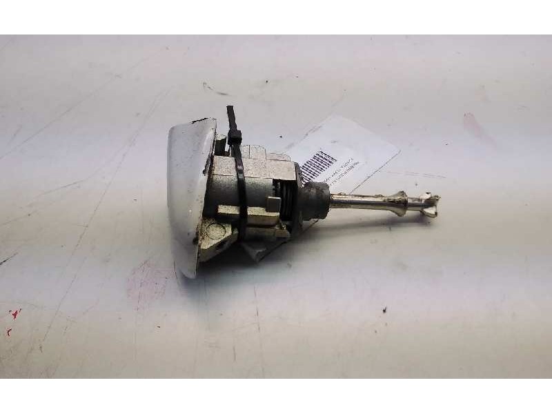 Recambio de bombin puerta delantera izquierda para toyota auris hybrid active referencia OEM IAM 6905202230  