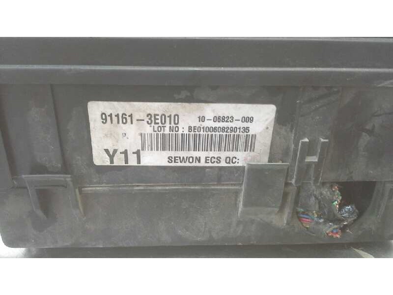 Recambio de caja fusibles para kia sorento 2.5 crdi concept referencia OEM IAM 911613E010  