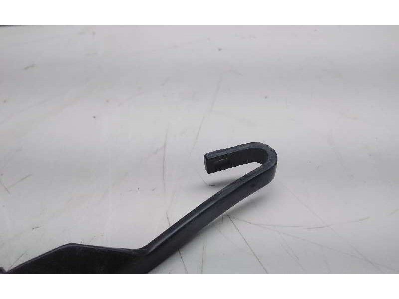 Recambio de brazo limpia delantero izquierdo para toyota auris hybrid active referencia OEM IAM 8522102310  