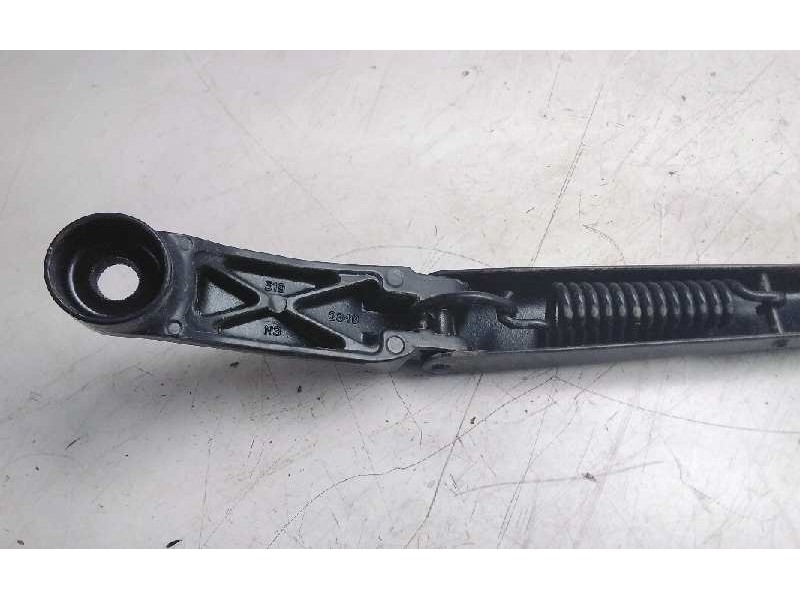 Recambio de brazo limpia delantero izquierdo para toyota auris hybrid active referencia OEM IAM 8522102310  
