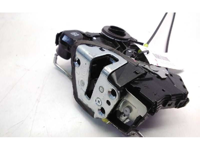 Recambio de cerradura puerta delantera izquierda para toyota auris hybrid active referencia OEM IAM 6904002210  