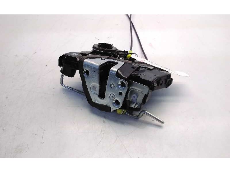 Recambio de cerradura puerta delantera izquierda para toyota auris hybrid active referencia OEM IAM 6904002210  