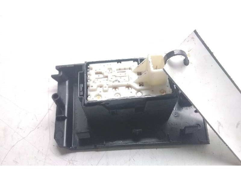 Recambio de mando elevalunas trasero izquierdo para toyota auris hybrid active referencia OEM IAM GE0025334  