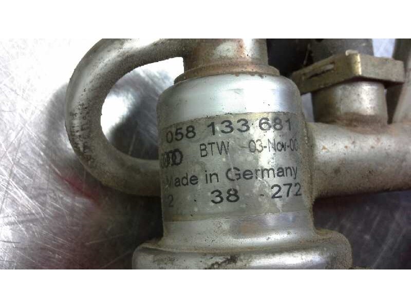 Recambio de rampa inyectora para audi a4 berlina (8e) 2.0 referencia OEM IAM 058133681  