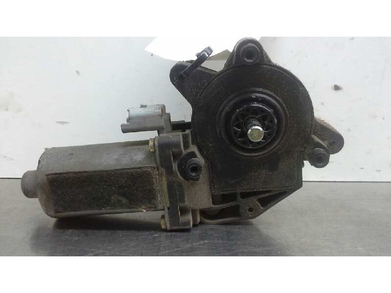 Recambio de motor elevalunas delantero izquierdo para peugeot 206 berlina xt referencia OEM IAM 9221G0  