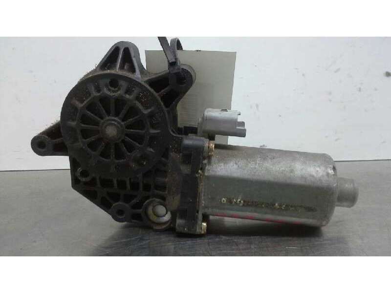 Recambio de motor elevalunas delantero izquierdo para peugeot 206 berlina xt referencia OEM IAM 9221G0  