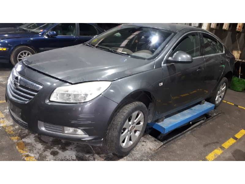 opel insignia berlina del año 2010