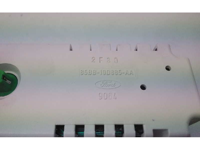 Recambio de reloj cuenta kilometros para ford sierra berlina referencia OEM IAM 85BB-10D885-AA  