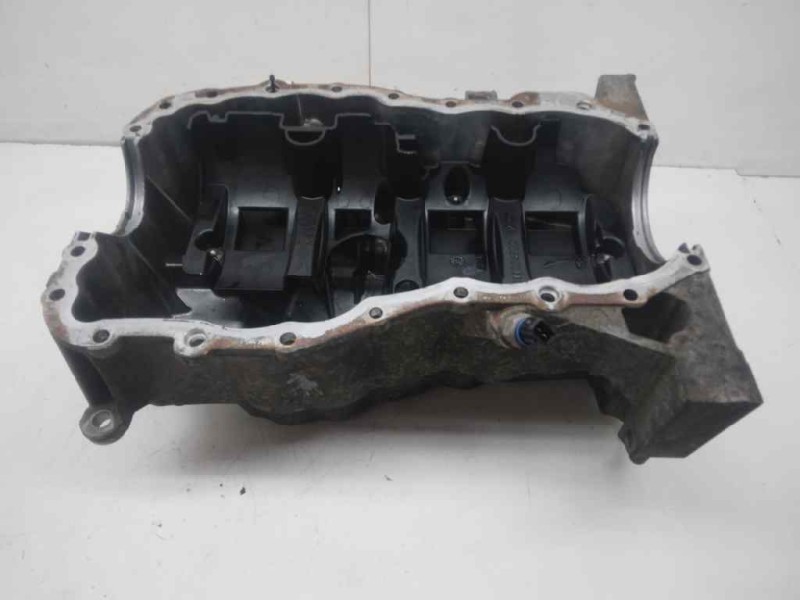 Recambio de carter para renault clio iii exception referencia OEM IAM 8200238932  
