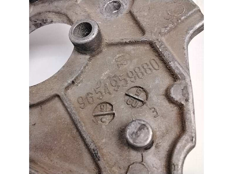 Recambio de soporte bomba inyeccion para citroen berlingo hdi 75 600 first kasten referencia OEM IAM 9654959880  