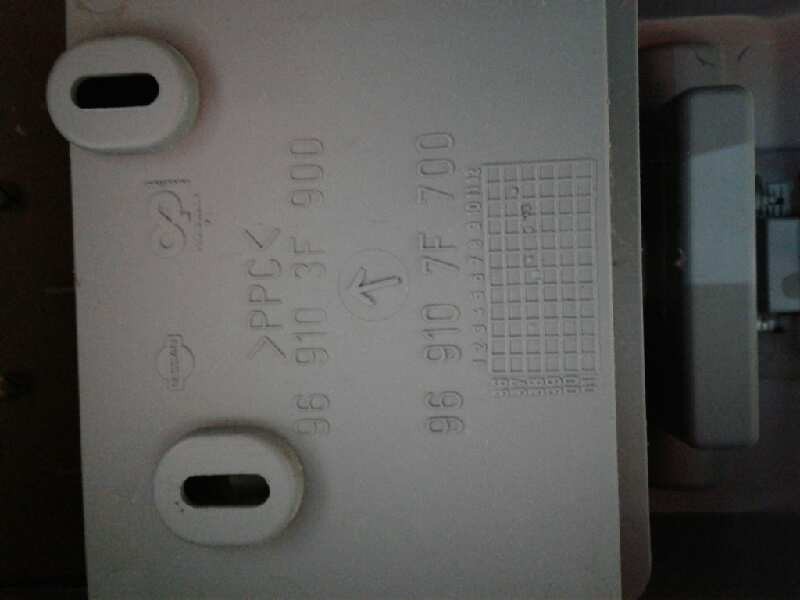 Recambio de consola central para nissan terrano/terrano.ii (r20) referencia OEM IAM 969103F900  