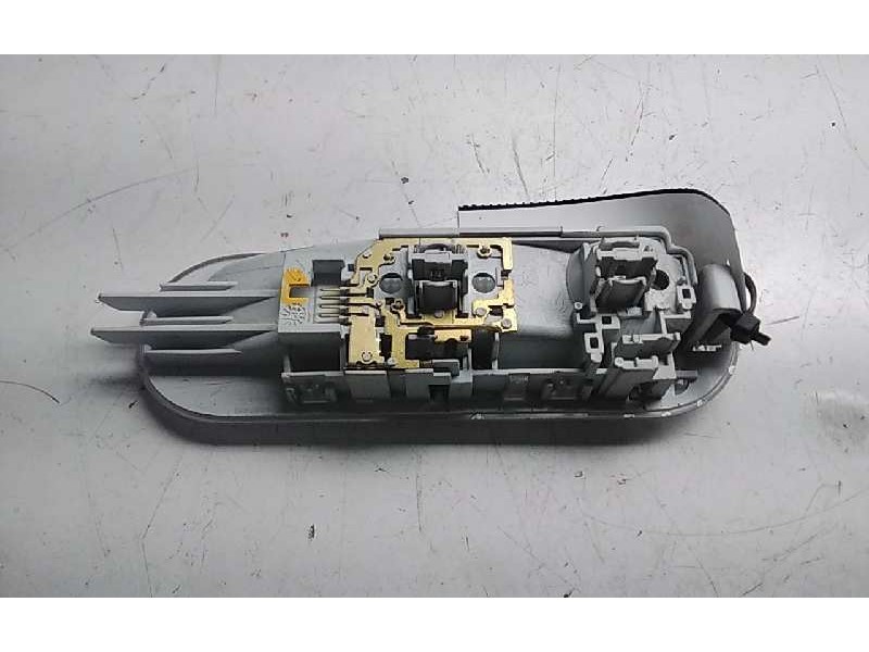 Recambio de luz interior para dacia dokker ambiance referencia OEM IAM 8200T4362  