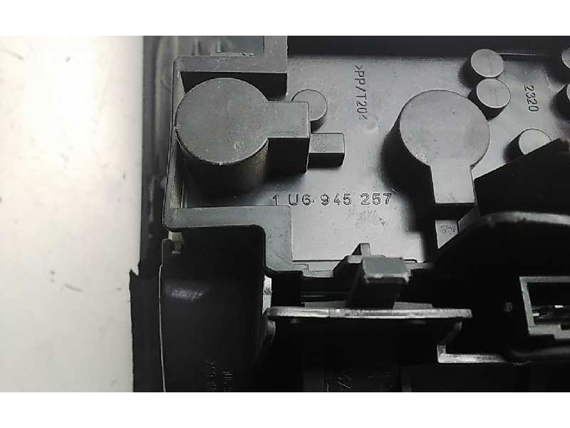 Recambio de piloto trasero derecho para skoda octavia berlina (1u2) 1.9 tdi referencia OEM IAM 1U6945257  