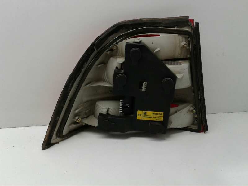 Recambio de piloto trasero derecho para opel vectra b berlina centenial referencia OEM IAM   