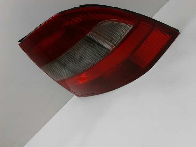 Recambio de piloto trasero derecho para opel vectra b berlina centenial referencia OEM IAM   