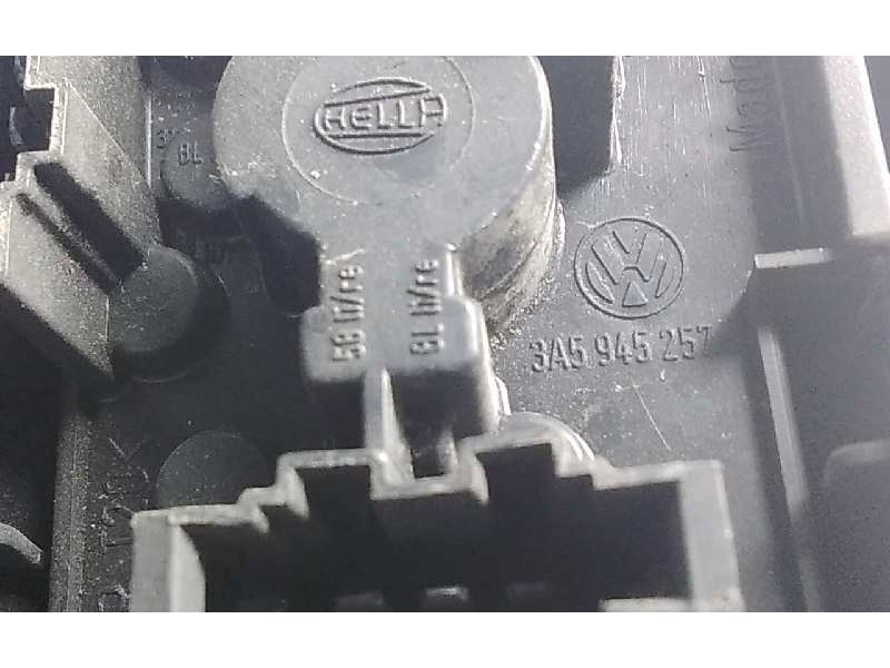 Recambio de piloto trasero derecho para volkswagen passat berlina (3b2) comfortline referencia OEM IAM 3A5945257  28517